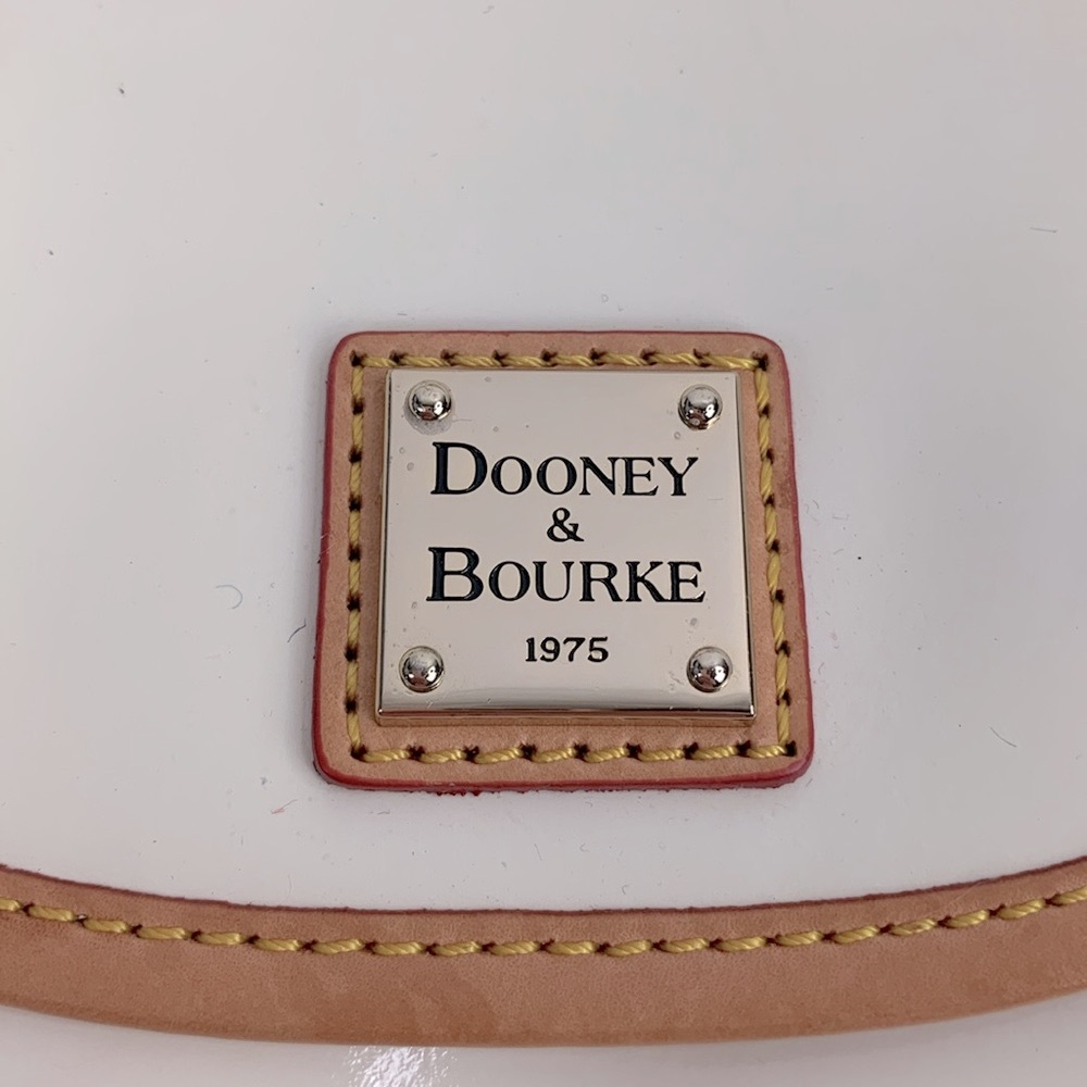 Dooney & Bourke Creme Patent Leather Flap Pleated Crossbody bag Red Lined - Picture 3 of 16